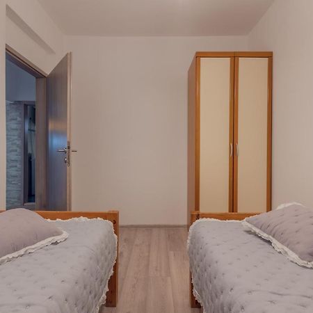 Holiday Home Insulam Mare Трогір Екстер'єр фото